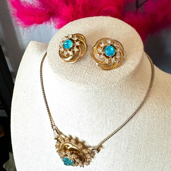 Vintage Flower Metal Pendant- Brooch with Matching Earrings - Picture 8 of 11